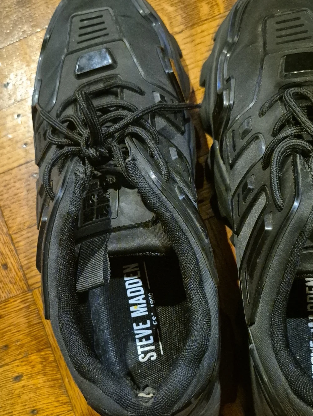 Steve Madden Men's Black Chunky Tactical Runner Sneakers